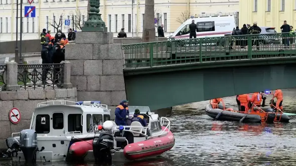 Падение автобуса в реку в Санкт-Петербурге: погибла уроженка Казахстана