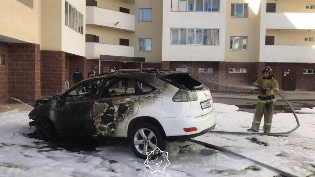 Автомобиль загорелся в столице