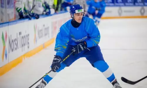 Два молодых казахстанских хоккеиста дебютировали на чемпионате мира 
