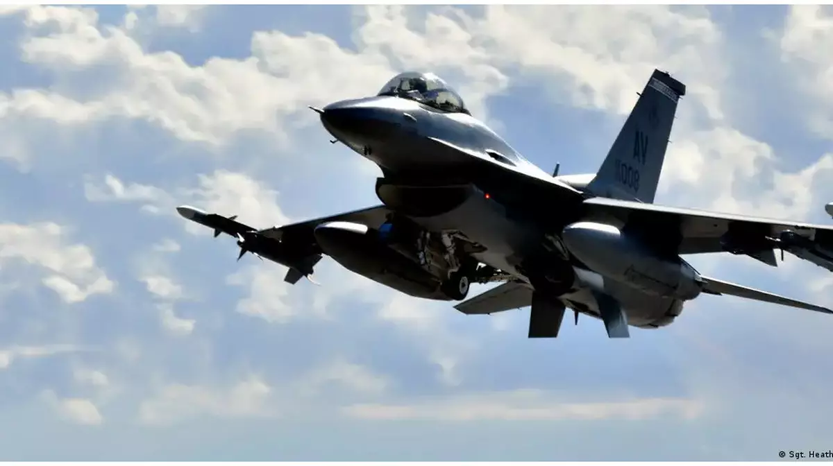 The Standard: Киев бірнеше аптадан кейін алғашқы F-16 жойғыштарын алады