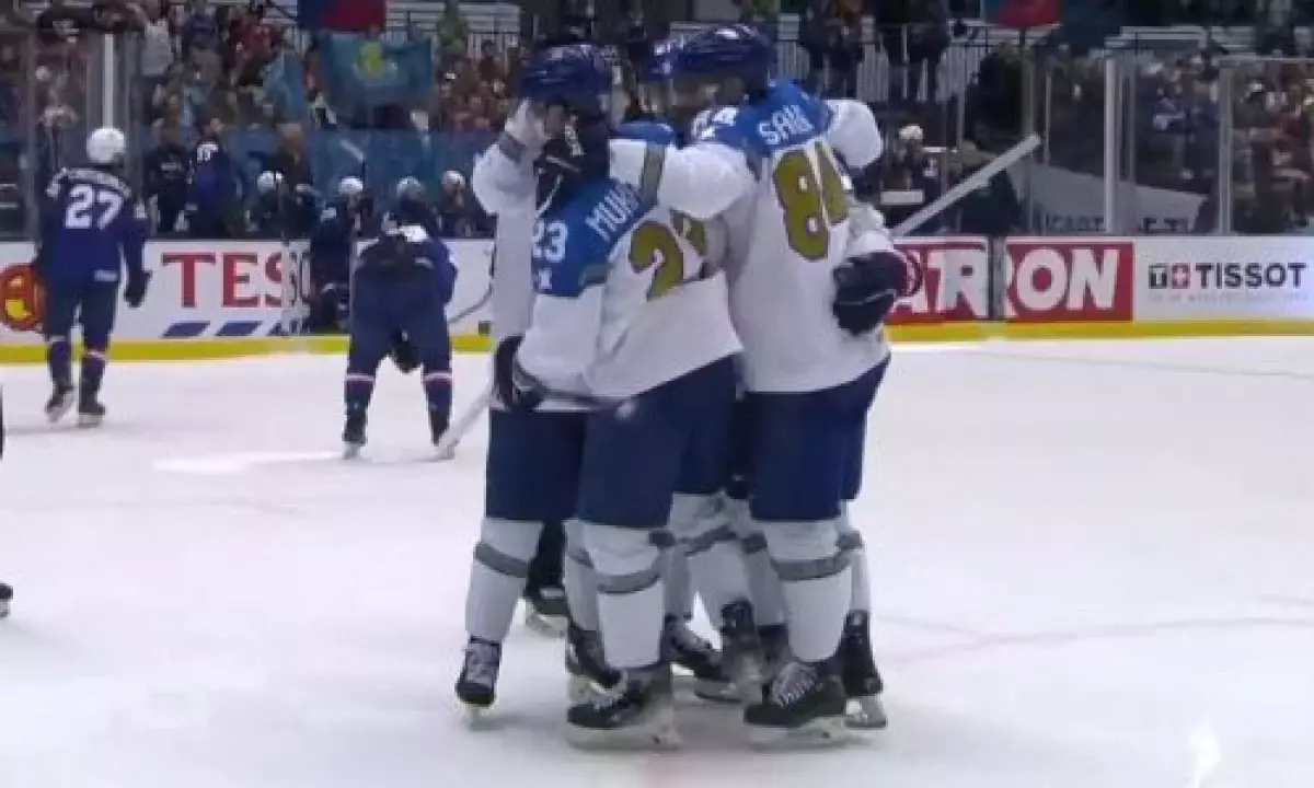 Казахстан уверенно победил Францию на старте ЧМ по хоккею
