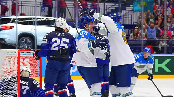 Казахстанцы победили французов на чемпионате мира по хоккею