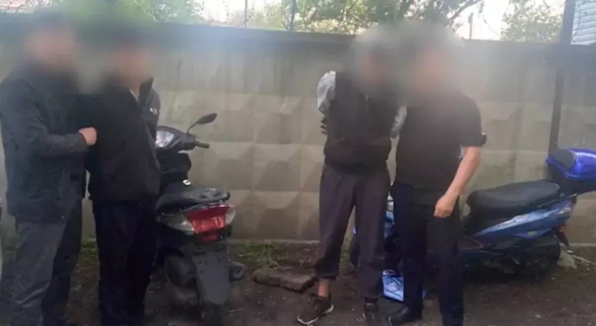 В Алматы задержали две группы, промышлявшие кражами мопедов