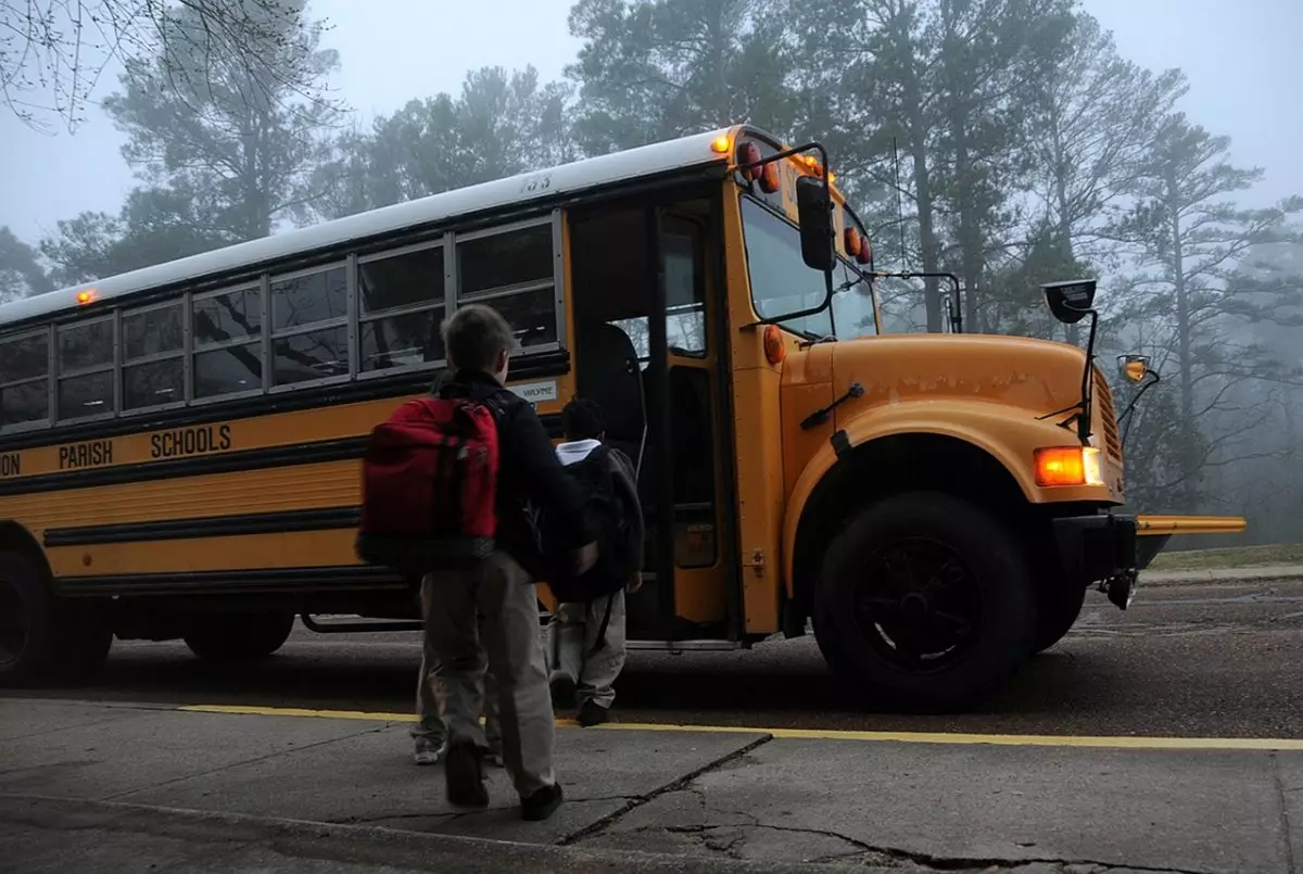 Автобус с 22 школьниками вылетел в овраг