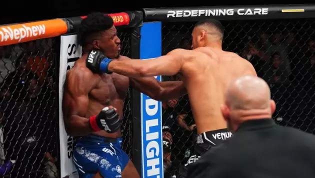 Топового бойца UFC нокаутировали за 12 секунд. Видео