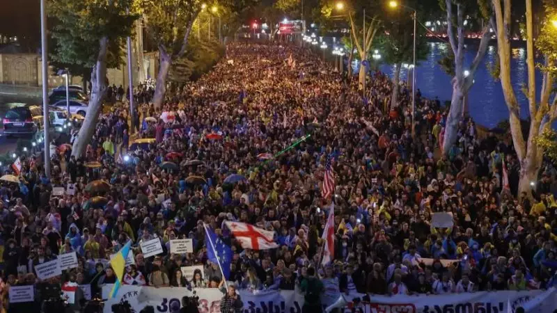 "Нет российскому закону": в Грузии продолжаются многотысячные протесты
