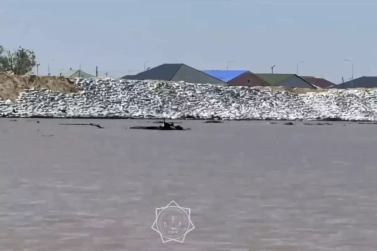 Продолжает подниматься уровень воды в реке Жайык в Атырауской области (ВИДЕО)