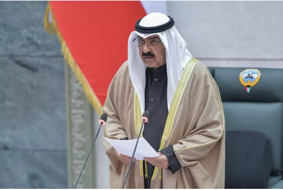 Эмир Кувейта опять распустил парламент и заявил о пересмотре в Конституции и стране демократии