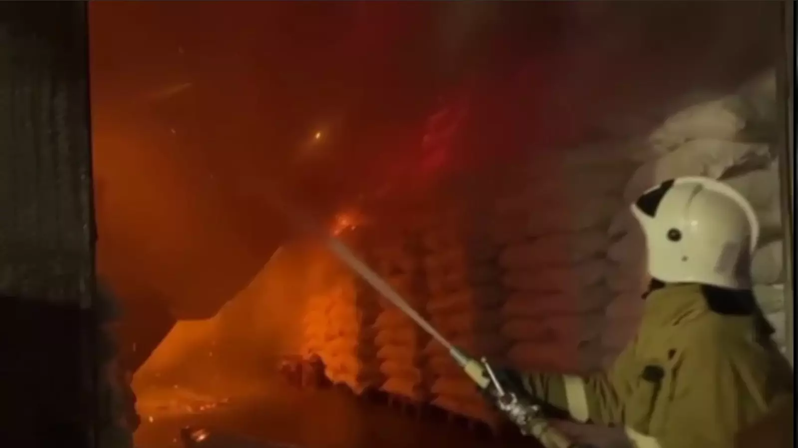 Крупный пожар в хлебобулочном цехе произошел в Шымкенте