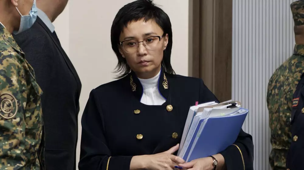 Присяжные и судья по делу Бишимбаева удалились в совещательную комнату