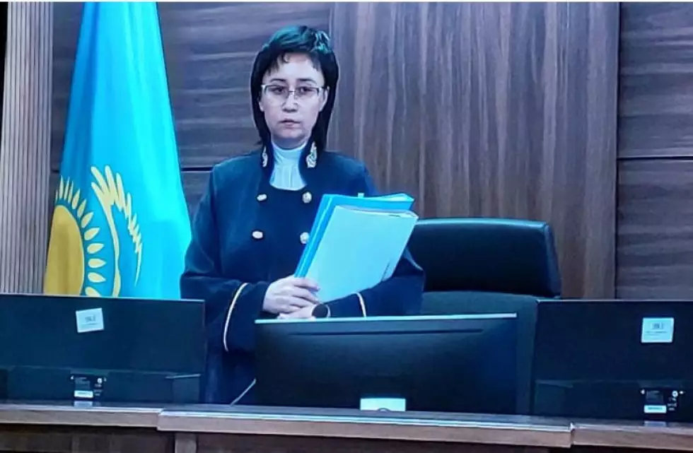 Судья Кульбаева зачитала 13 вопросов присяжным по делу Бишимбаева