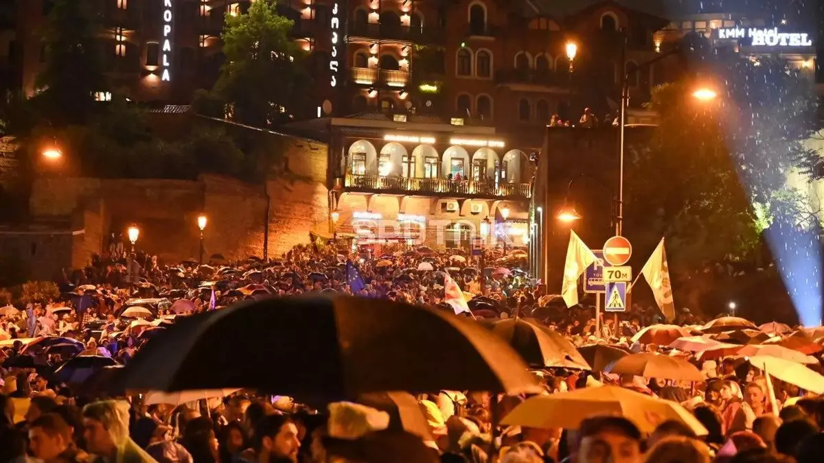 Протесты в Тбилиси: на площадь вышли 50 тысяч человек