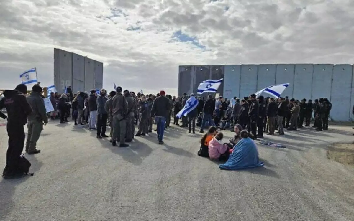 Власти Израиля открыли новый КПП для доставки гуманитарных грузов в сектор Газа