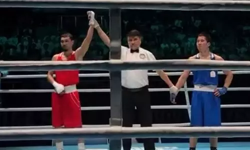 Бой призера чемпионатов мира и Азии по боксу из Казахстана завершился разгромом. Видео