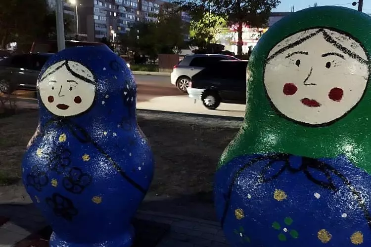 "Суровая жизнь матрешек": павлодарцев напугали отреставрированные фигуры в центре города