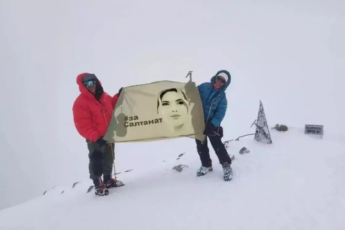 «Трагическая гибель задела сердца людей»: Казахстанка посвятила восхождение на Эльбрус Нукеновой