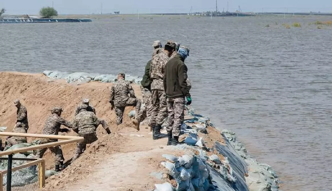 Уровень воды в реке Жайык превысил критический в Атырау