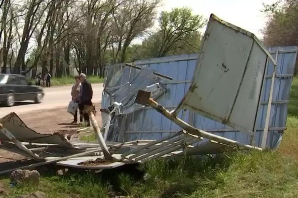 «У парня оторвало ногу»: Очевидцы о смертельном ДТП с грузовиком в Алматинской области