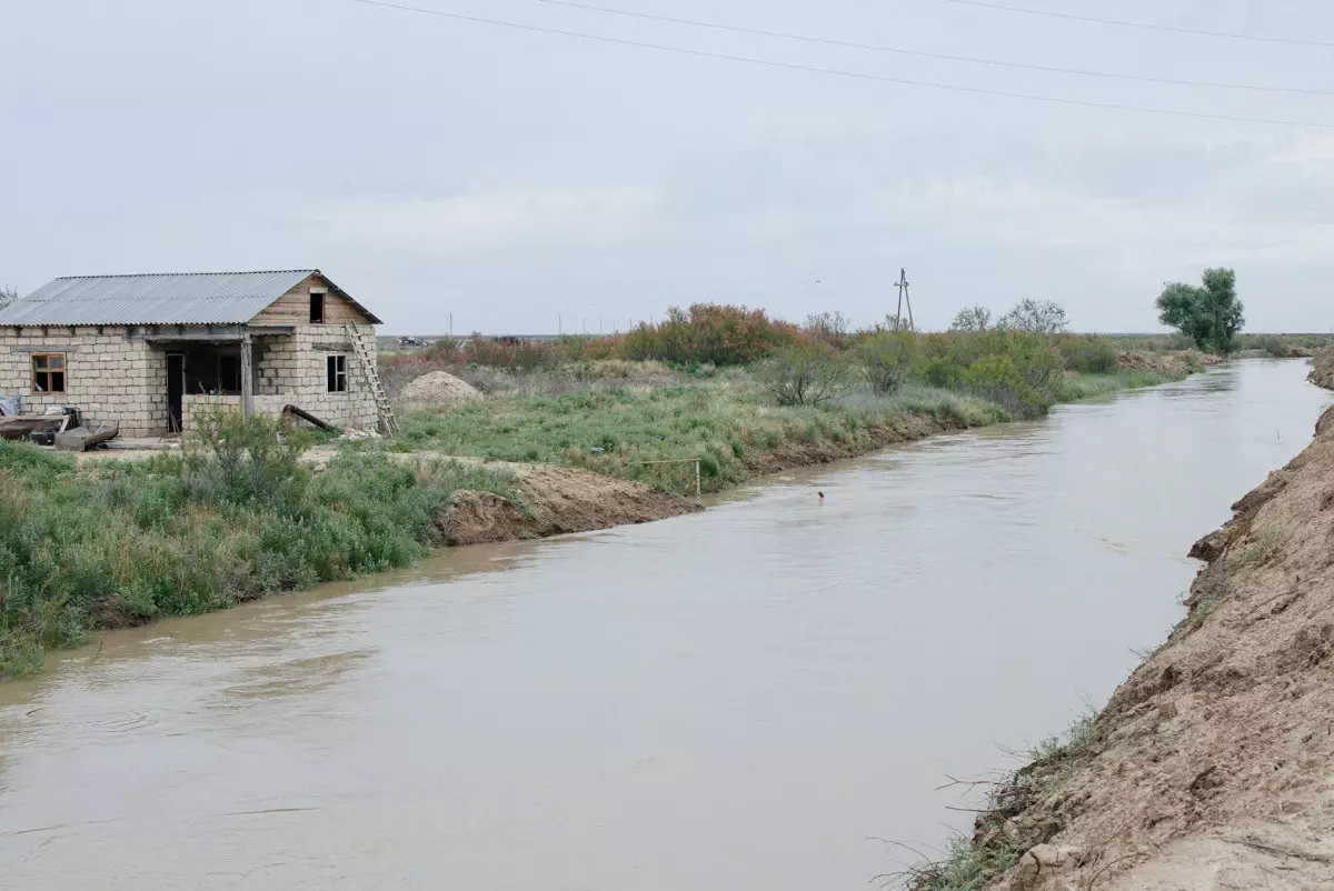 Уровень воды в реке Жайык превысил критический в Атырауской области