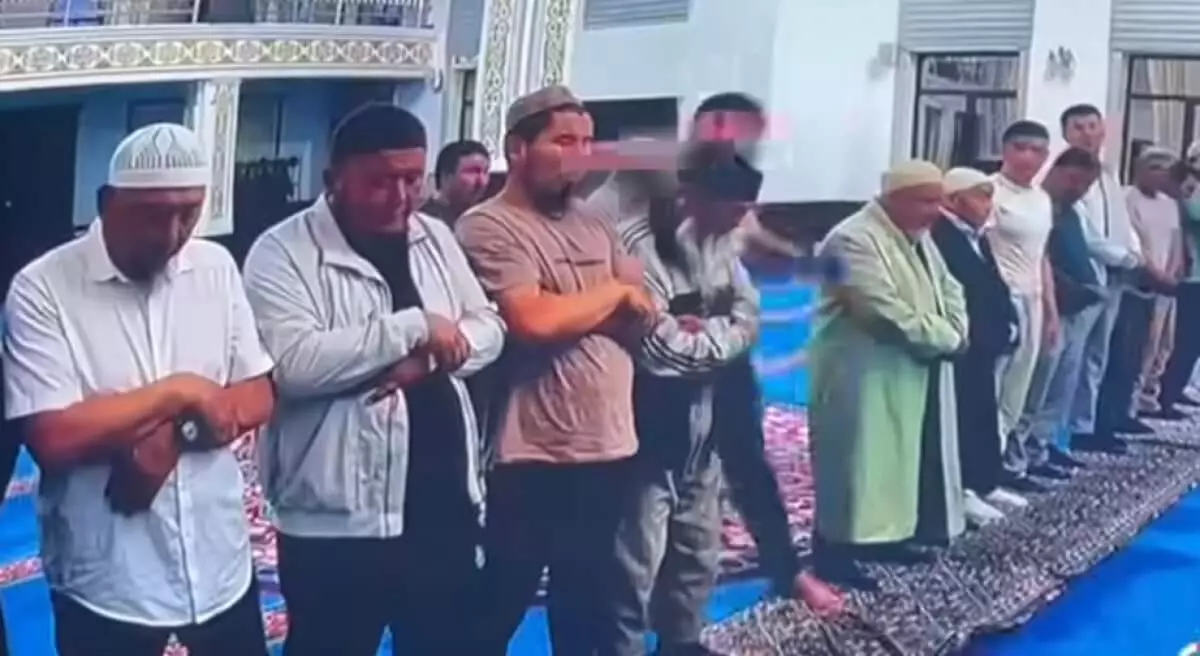 Ударил за слово «Аминь»: молящиеся подрались в мечети