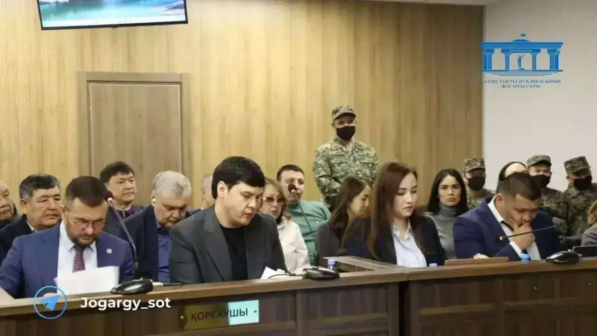 Казахстанцы поздравили семью Нукеновых и адвокатов