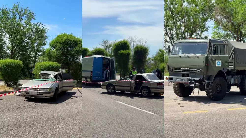 Легковушка столкнулась с армейским грузовиком: страшное видео с места ДТП