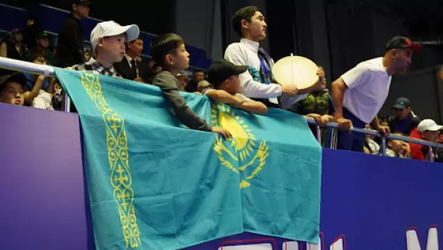 Казахский боксер без боя прошел чемпиона Азии из Узбекистана