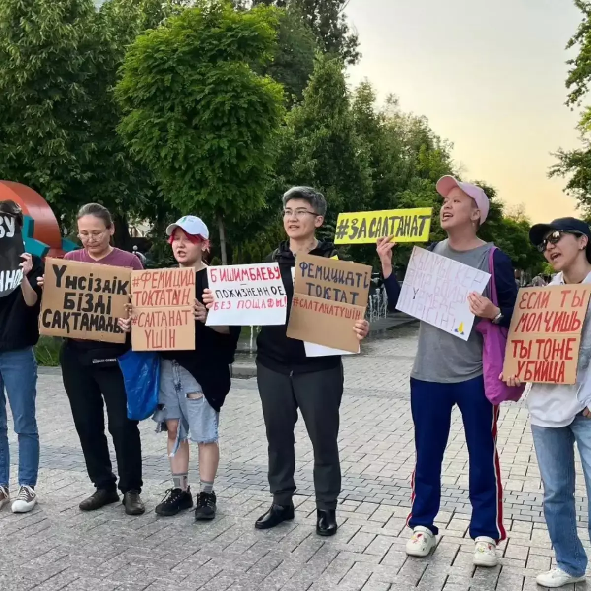 В Алматы задержали феминисток, требовавших пожизненное заключение для Бишимбаева