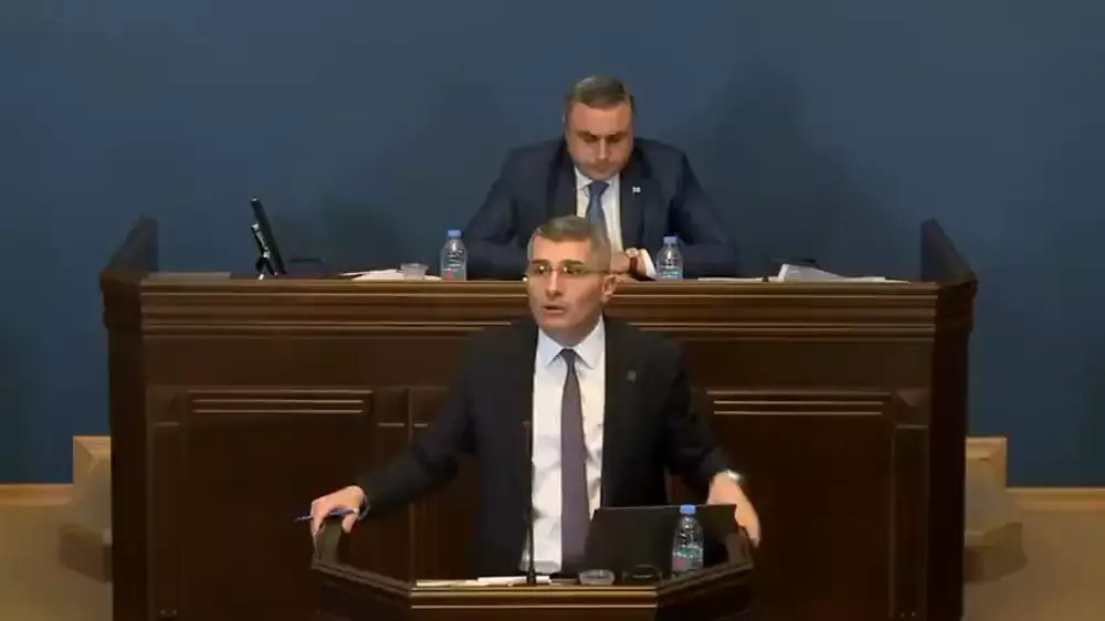 На фоне драк депутатов и протестов: парламент Грузии принял скандальный закон