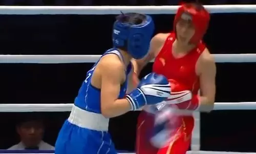 Казахстанская чемпионка мира провела бой с победительницей Олимпиады
