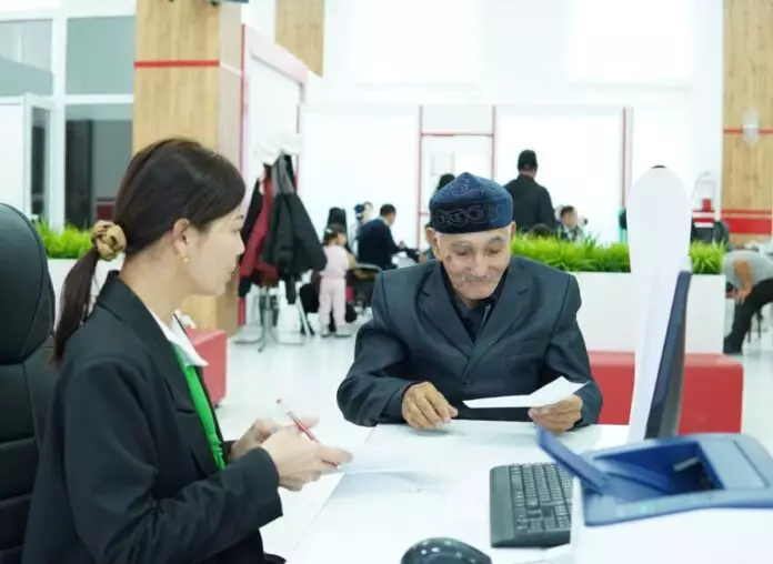 Первые взносы от работодателей поступают на пенсионные счета казахстанцам