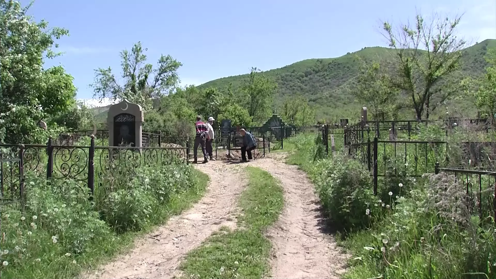 Жители поселков в Алматинской области столкнулись с нехваткой мест на кладбище