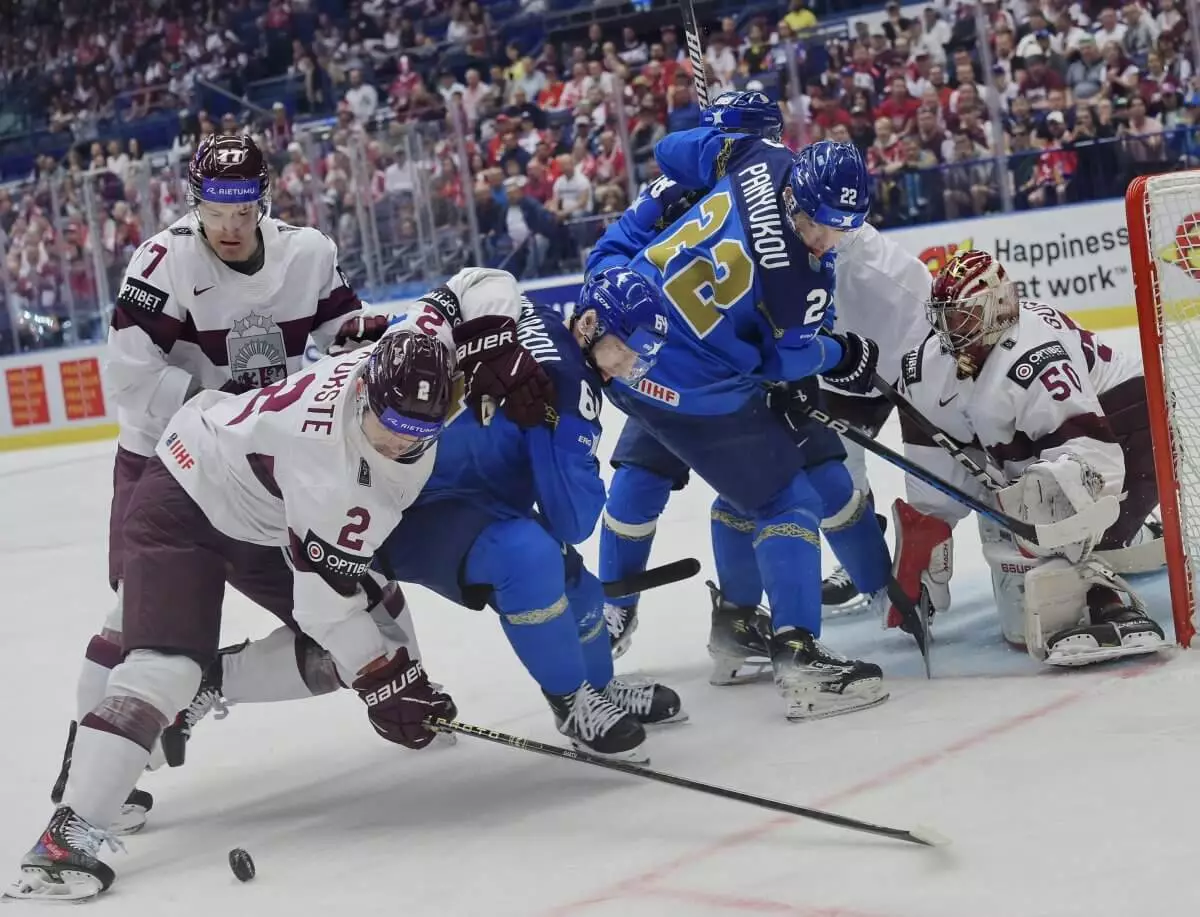 Чемпионат мира по хоккею: Казахстан проиграл Латвии
