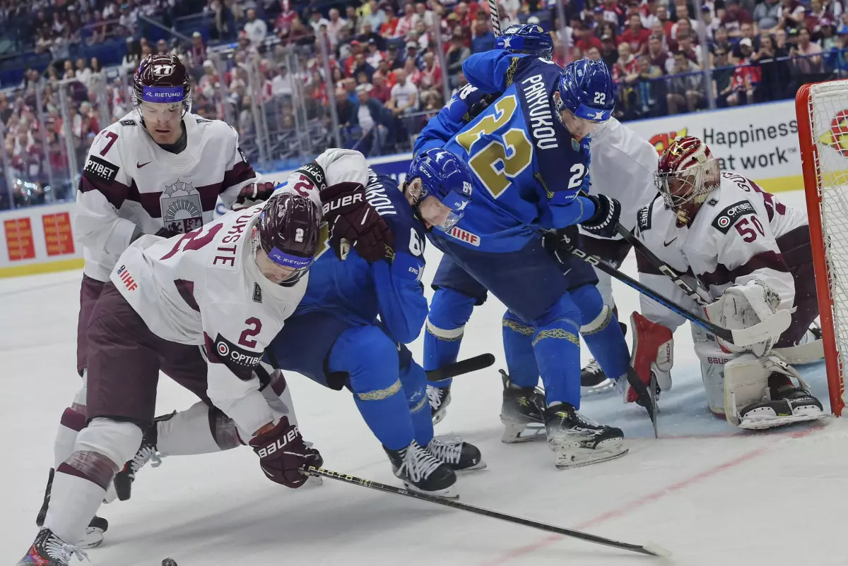 Сборная Казахстана потерпела поражение на чемпионате мира по хоккею