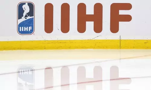 Организаторы чемпионата мира по хоккею убрали флаг Украины на матче Казахстан — Латвия