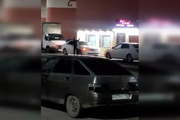 Мужчина разбил припаркованные автомашины в Уральске