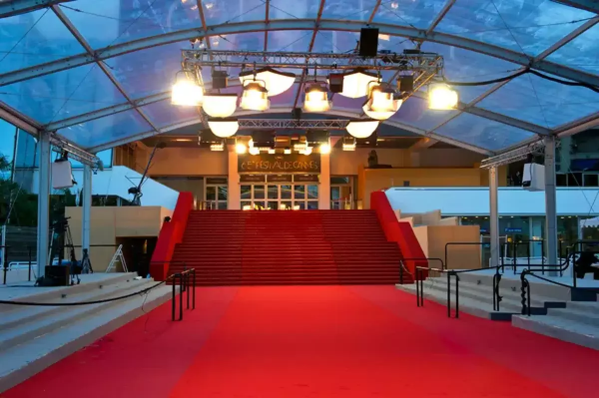 В Каннах открылся 77-й международный кинофестиваль