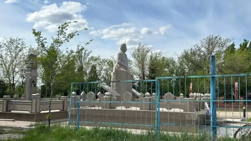 Актюбинский бизнесмен заранее приобрел место на кладбище и поставил себе памятник
