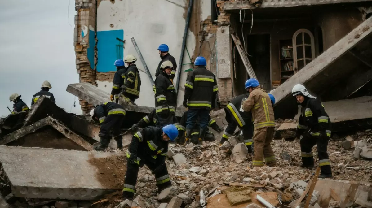 Число жертв трагедии в Белгороде увеличилось: под завалами нашли еще два тела.