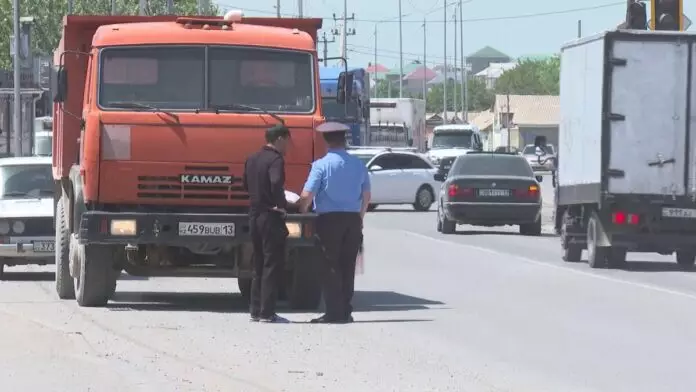 Водителей большегрузов оштрафовали почти на 100 млн тенге в Шымкенте