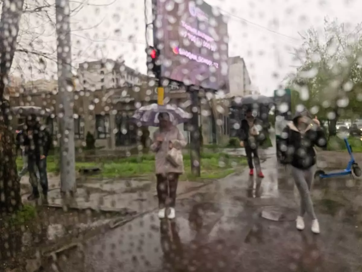 Алматинцев предупреждают о проливных дождях