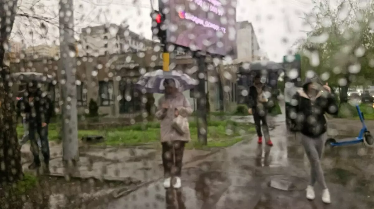 В Алматы ожидаются мощные ливни и усиление ветра