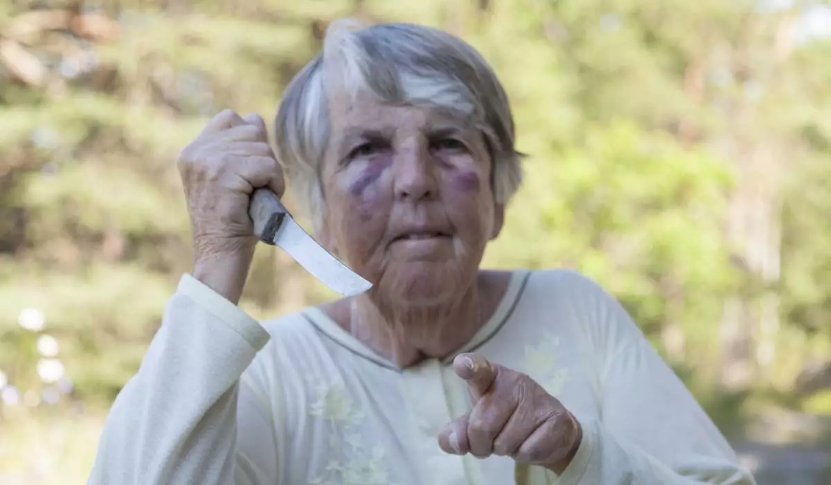 71-летняя пенсионерка подшофе пырнула ножом мужа в акмолинском селе