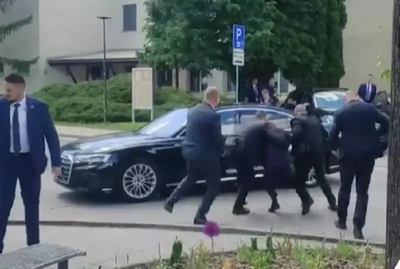 В результате стрельбы в правительстве Словакии ранен премьер-министр Фицо
