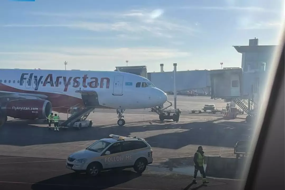 Пассажир умер на борту авиарейса FlyArystan