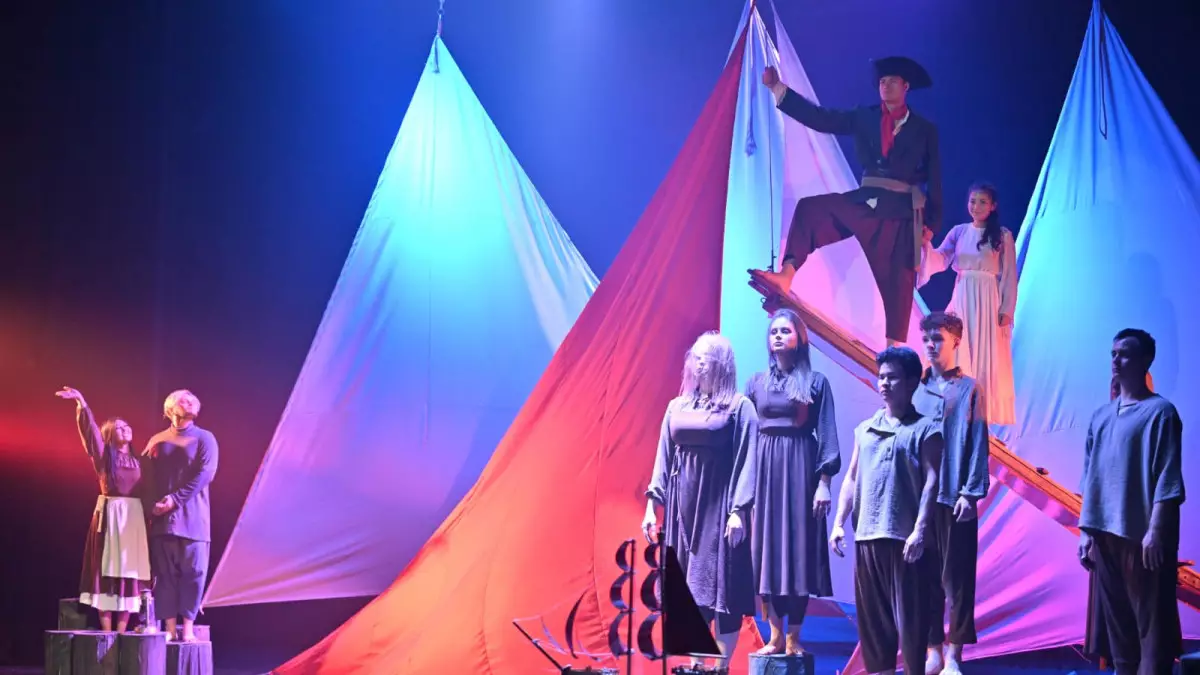 Мәулен Әшімбаев «Sensitive» ерекше театрының қойылымына барды