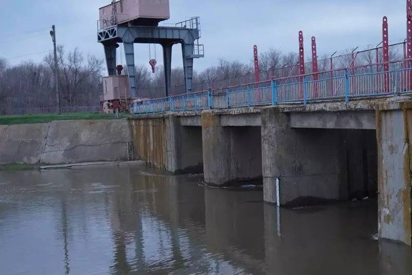 Миллионы кубометров паводковой воды из России направили в озера ЗКО