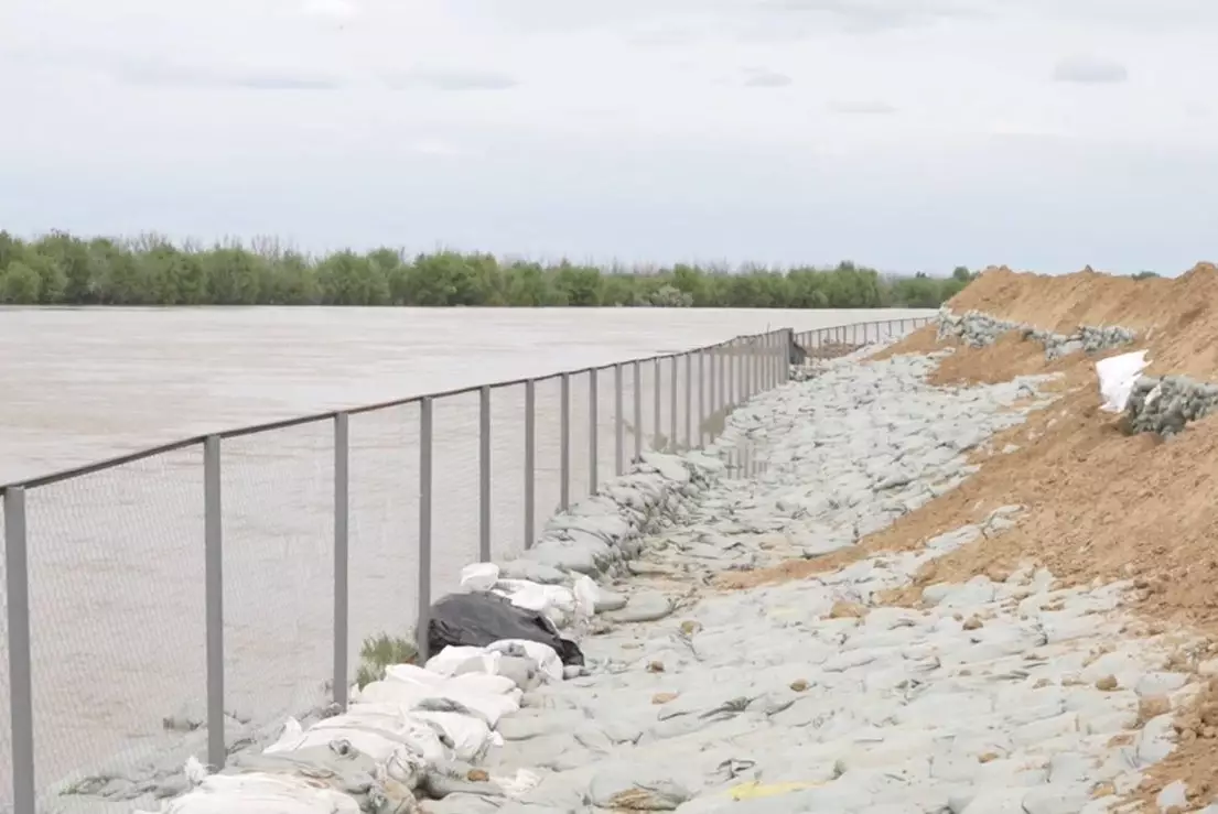 Власти заявили о понижении уровня воды в селе Сарайшык Атырауской области