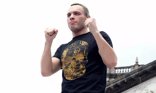 Сын легенды бокса сразится с экс-звездой UFC в андеркарде у Майка Тайсона