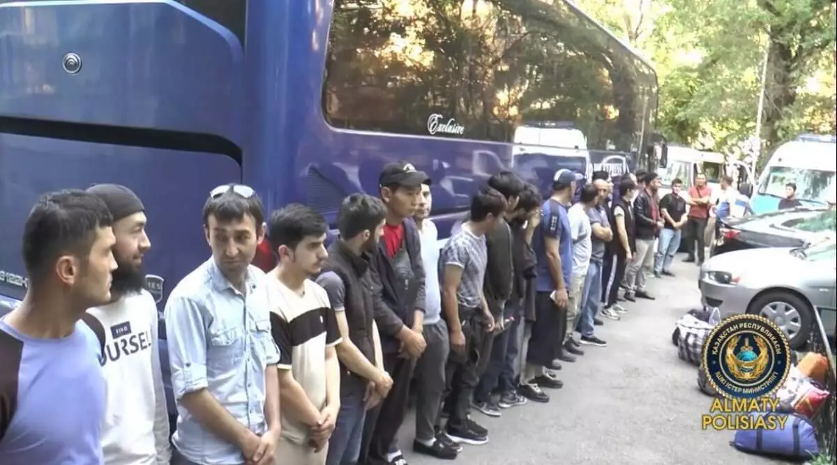 Нелегальных мигрантов депортировали с Алматы
